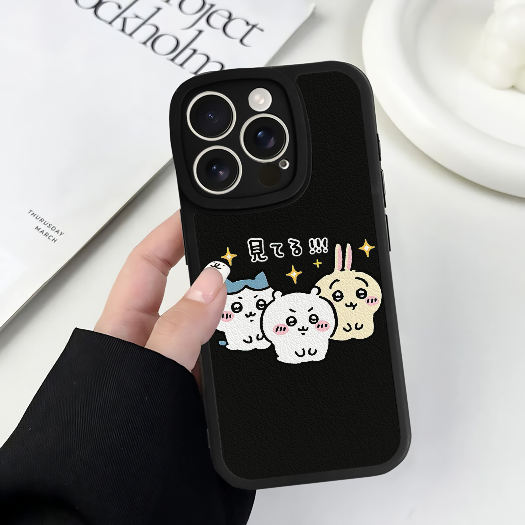 （画像用） ちいかわ ハチワレ Chii-kawa hachiware 【iPhone 16シリーズ対応】シリコンスマホケース（レザー調） 材質：シリコン
